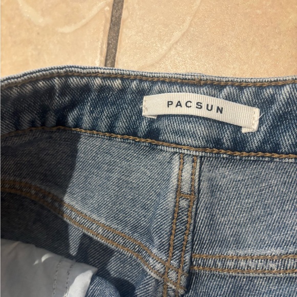 10/$20 🔥Distressed Pac Sun‎ Mom jeans - Picture 3 of 7
